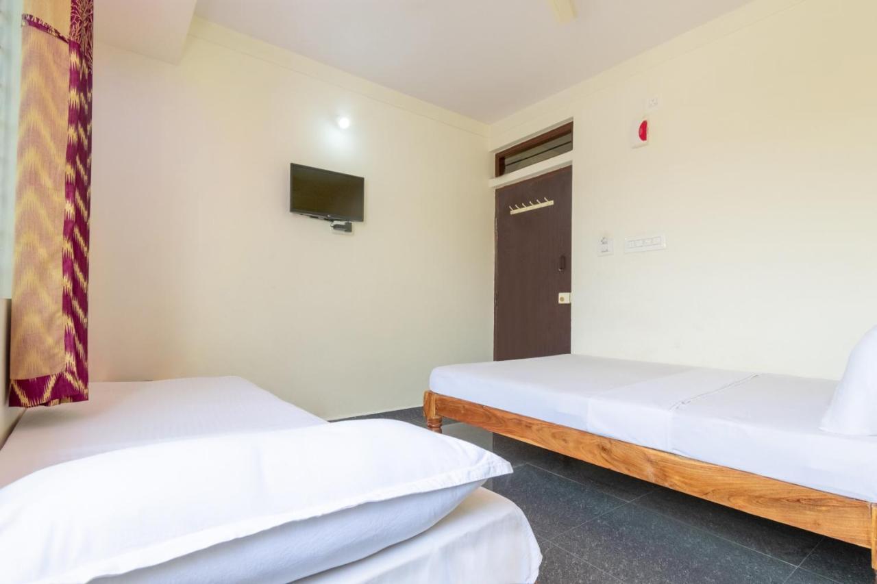 Spot On 45103 Galaxy Grand Hotel Narasimharaja Puram Eksteriør billede